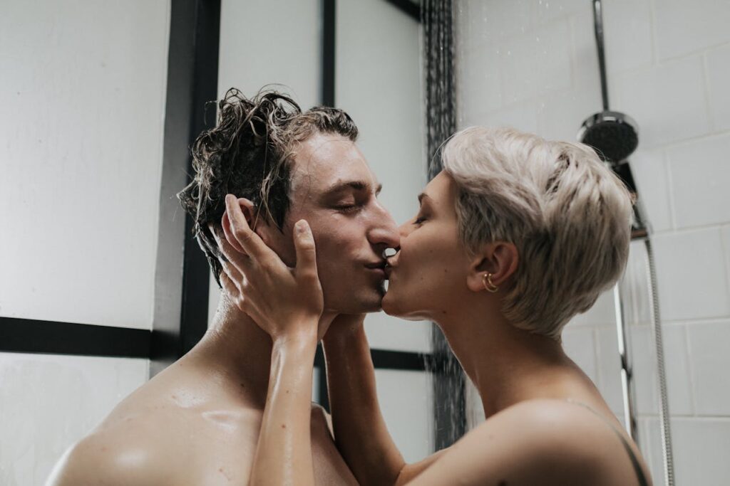 showering-together-romantic-relationships